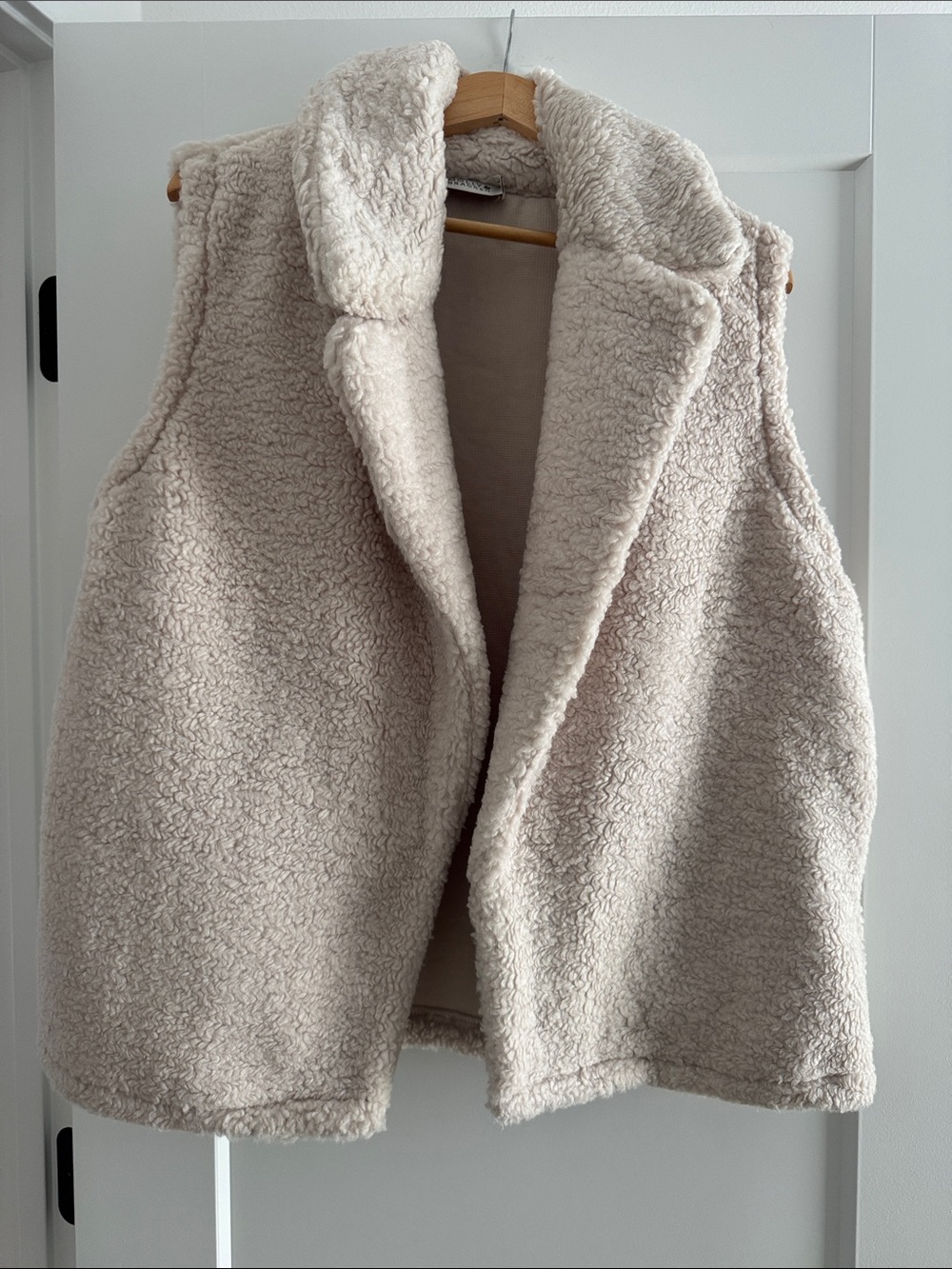 Faux fur vest- cream